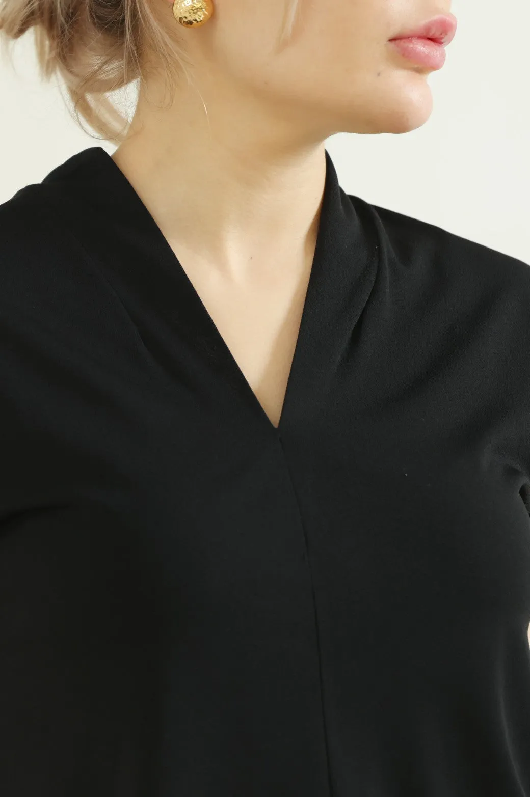 STRETCHY V-NECK TOP
